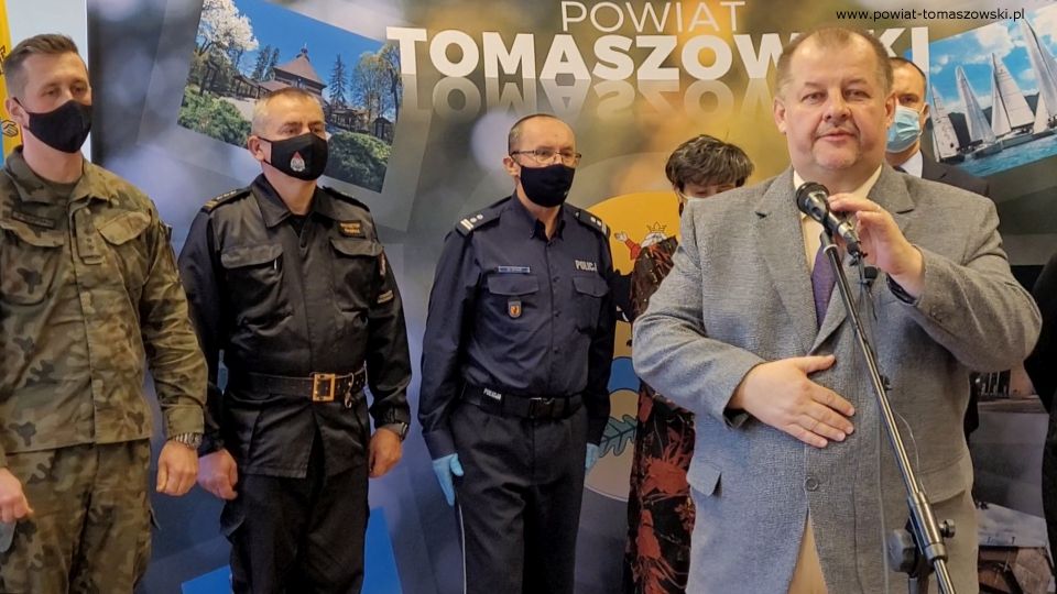  Na zdjęciu: zdjęcie z konferencji prasowej, dotyczącej sytuacji epidemiologicznej COVID-19 w powiecie tomaszowskim, która odbyła się we wtorek, 9 listopada 2021 roku, w sali konferencyjnej  w Starostwie Powiatowym w Tomaszowie Mazowieckim