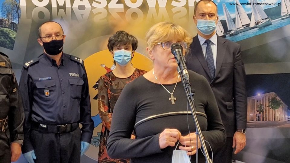  Na zdjęciu: zdjęcie z konferencji prasowej, dotyczącej sytuacji epidemiologicznej COVID-19 w powiecie tomaszowskim, która odbyła się we wtorek, 9 listopada 2021 roku, w sali konferencyjnej  w Starostwie Powiatowym w Tomaszowie Mazowieckim