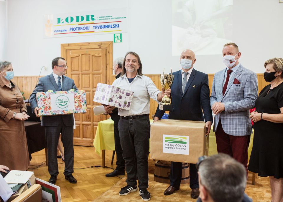 zdjęcie z konkursu „Tradycyjna Szynka z Łódzkiego”, organizowanego przez Łódzkiego Ośrodka Doradztwa Rolniczego z siedzibą w Bratoszewicach, przy współpracy Krajowego Ośrodka Wsparcia Rolnictwa Oddział Terenowy w Łodzi zdjęcie z konkursu „Tradycyjna Szynka z Łódzkiego”, organizowanego przez Łódzkiego Ośrodka Doradztwa Rolniczego z siedzibą w Bratoszewicach, przy współpracy Krajowego Ośrodka Wsparcia Rolnictwa Oddział Terenowy w Łodzi