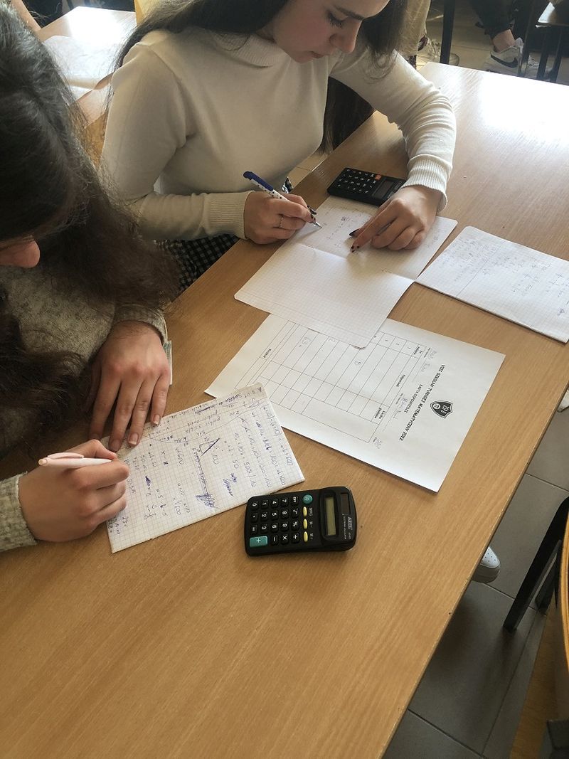Zdjęcie ze Szkolnego Dnia Matematyki, jaki odbył się 14 marca 2022 roku  Zespole Szkół Ponadpodstawowych nr 8 w Tomaszowie Mazowieckim