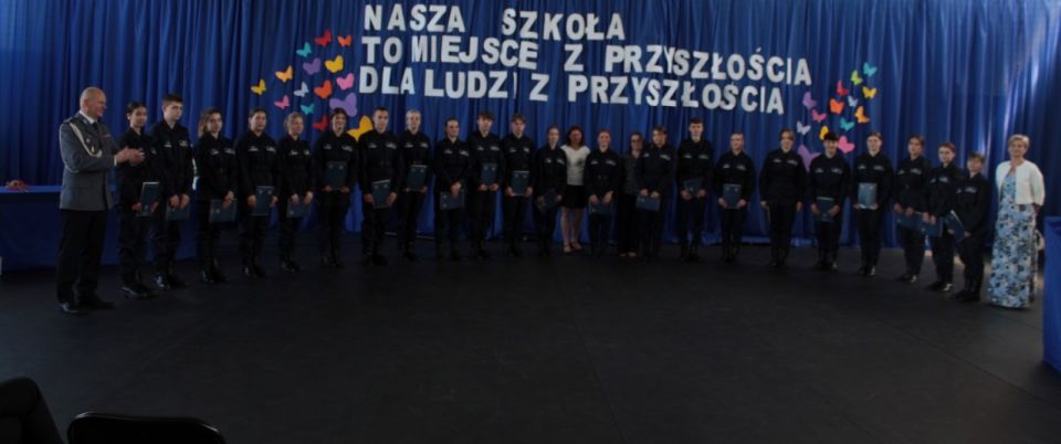  Na zdjęciu: uczniowie ZSP nr 8 w Tomaszowie Mazowieckim, którzy uzyskali stopień kadeta