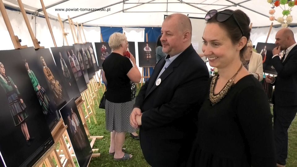 Na zdjęciu: stoisko Stowarzyszenia Step by Step z Lubochni, podczas festynu w Będkowie „Piknik z Reymontem”, który odbył się w sobotę, 24 lipca 2021 roku