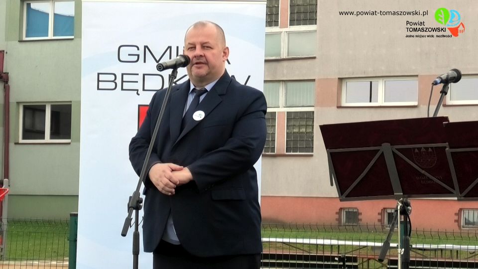 Na zdjęciu: Mariusz Węgrzynowski – Starosta Powiatu Tomaszowskiego,  podczas festynu w Będkowie „Piknik z Reymontem”, który odbył się w sobotę, 24 lipca 2021 roku