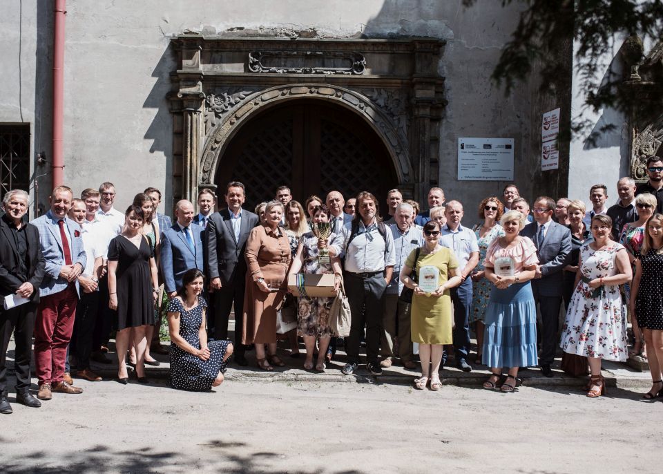 zdjęcie z konkursu „Tradycyjna Szynka z Łódzkiego”, organizowanego przez Łódzkiego Ośrodka Doradztwa Rolniczego z siedzibą w Bratoszewicach, przy współpracy Krajowego Ośrodka Wsparcia Rolnictwa Oddział Terenowy w Łodzi zdjęcie z konkursu „Tradycyjna Szynka z Łódzkiego”, organizowanego przez Łódzkiego Ośrodka Doradztwa Rolniczego z siedzibą w Bratoszewicach, przy współpracy Krajowego Ośrodka Wsparcia Rolnictwa Oddział Terenowy w Łodzi