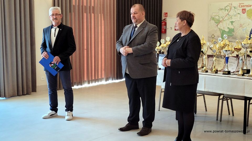 Na zdjęciu: zdjęcie z podsumowanie sezonu lotowego 2021 Polskiego Związki Hodowców Gołębi Pocztowych Sekcji 3 – Lubochnia, które odbyło się w sobotę, 22 października 2021 roku, w Czerniewicach