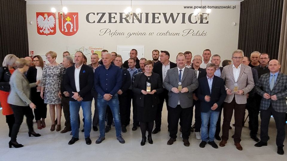 Na zdjęciu: zdjęcie z podsumowanie sezonu lotowego 2021 Polskiego Związki Hodowców Gołębi Pocztowych Sekcji 3 – Lubochnia, które odbyło się w sobotę, 22 października 2021 roku, w Czerniewicach