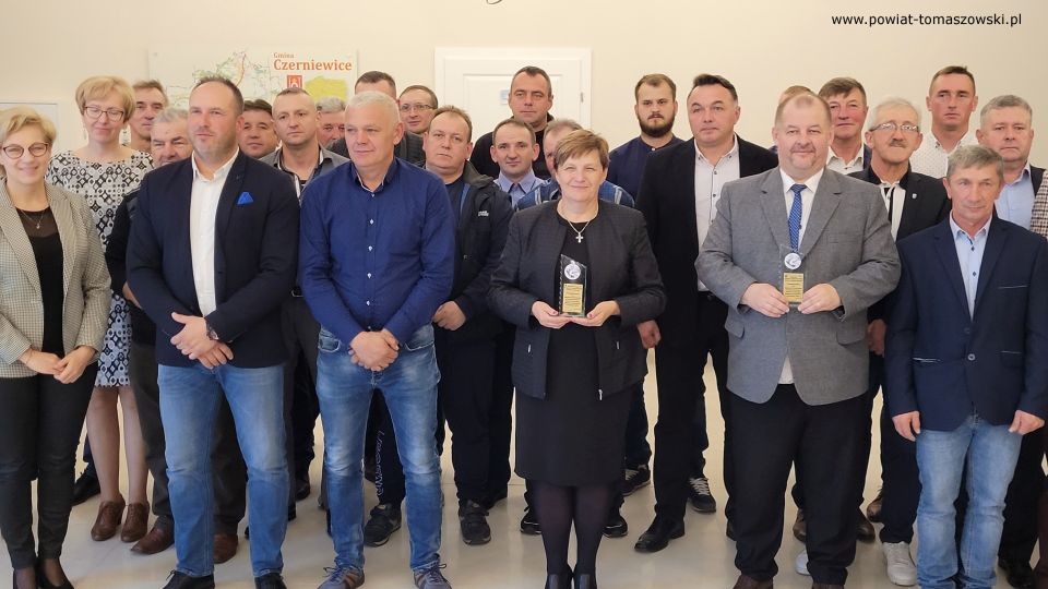 Na zdjęciu: zdjęcie z podsumowanie sezonu lotowego 2021 Polskiego Związki Hodowców Gołębi Pocztowych Sekcji 3 – Lubochnia, które odbyło się w sobotę, 22 października 2021 roku, w Czerniewicach