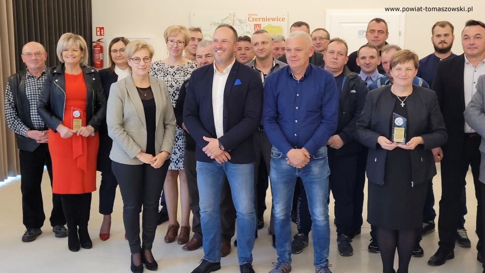 Na zdjęciu: zdjęcie z podsumowanie sezonu lotowego 2021 Polskiego Związki Hodowców Gołębi Pocztowych Sekcji 3 – Lubochnia, które odbyło się w sobotę, 22 października 2021 roku, w Czerniewicach