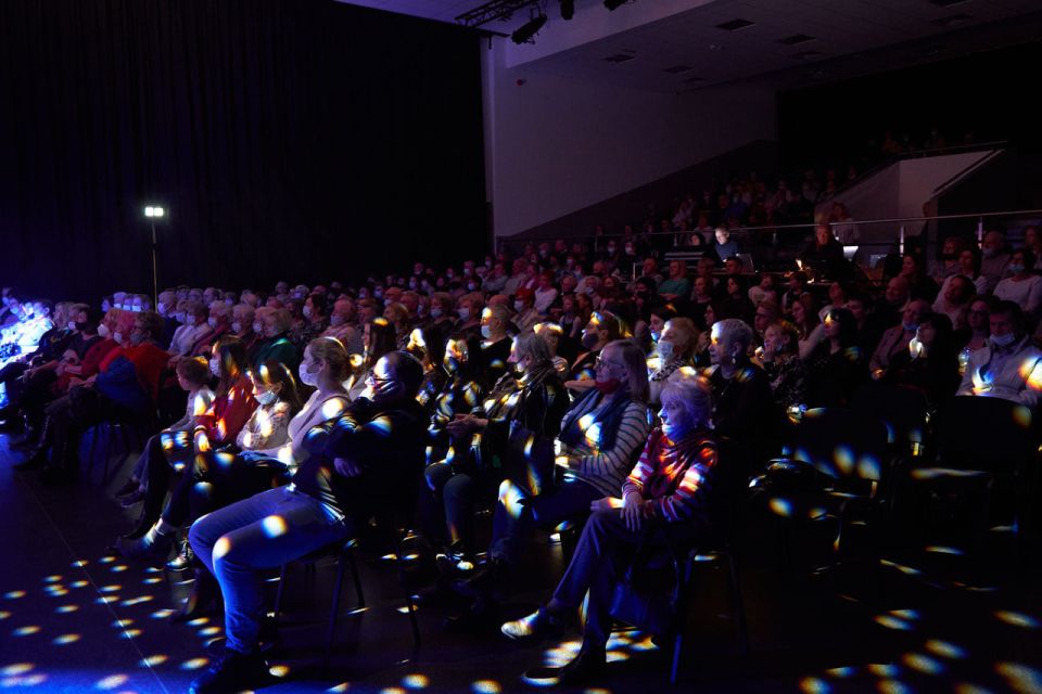 Zdjęcie z koncertu „Dzień Kobiet z PCAS_em”, który odbył się w niedzielę, 13 marca 2022 roku w Powiatowym Centrum Animacji Społecznej Zdjęcie z koncertu „Dzień Kobiet z PCAS_em”, który odbył się w niedzielę, 13 marca 2022 roku w Powiatowym Centrum Animacji Społecznej