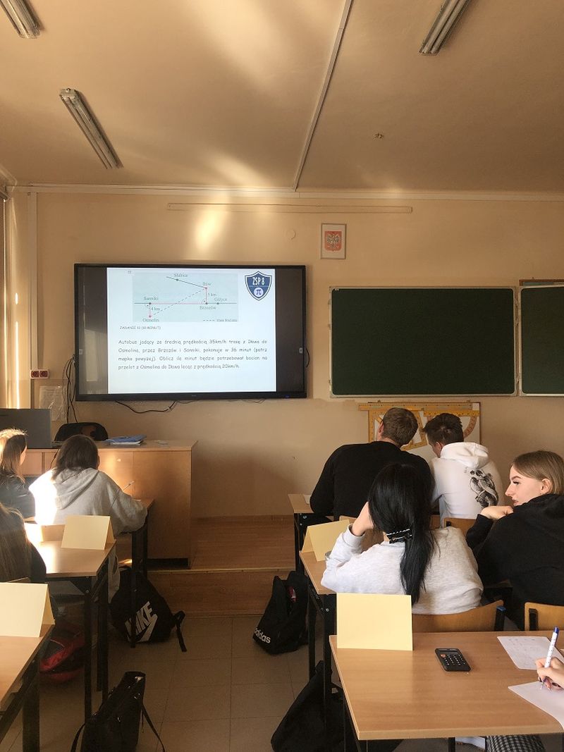 Zdjęcie ze Szkolnego Dnia Matematyki, jaki odbył się 14 marca 2022 roku  Zespole Szkół Ponadpodstawowych nr 8 w Tomaszowie Mazowieckim