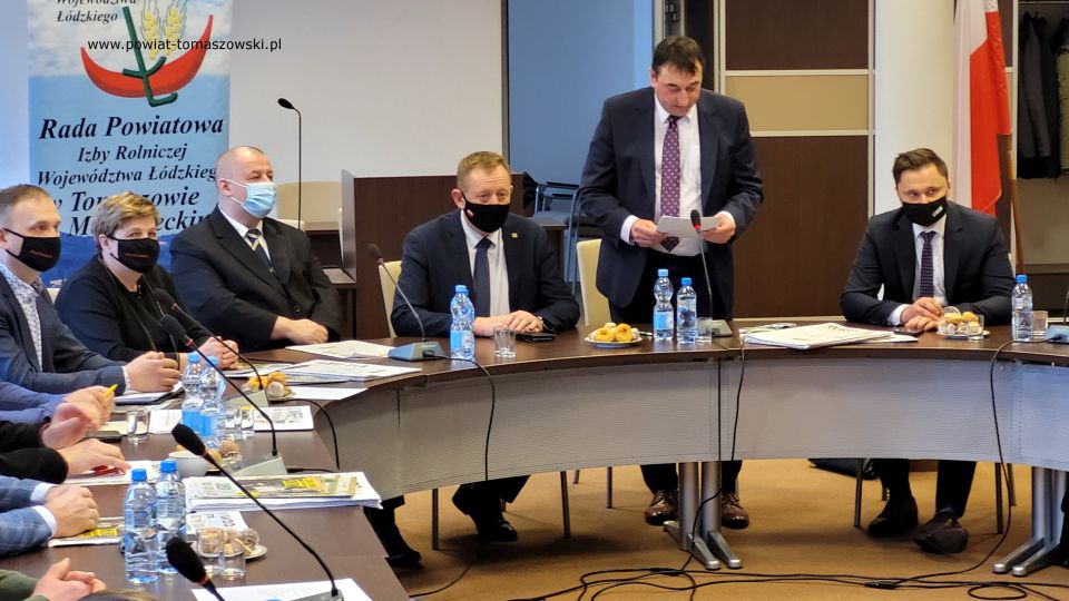 Na zdjęciu: uczestnicy posiedzenia Rady Powiatowej Izby Rolniczej Powiatu Tomaszowskiego, które odbyło się we wtorek, 15 lutego 2022 roku w sali konferencyjnej Starostwa Powiatowego w Tomaszowie Mazowieckim Na zdjęciu: uczestnicy posiedzenia Rady Powiatowej Izby Rolniczej Powiatu Tomaszowskiego, które odbyło się we wtorek, 15 lutego 2022 roku w sali konferencyjnej Starostwa Powiatowego w Tomaszowie Mazowieckim