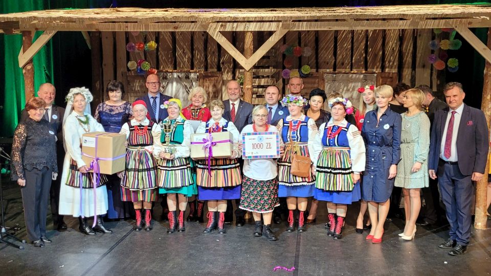 Na zdjęciu: zdjęcie z V Regionalnego Turnieju Kół Gospodyń Wiejskich i Miejskich, który odbył się w niedzielę, 19 października 2021 roku, w Powiatowym Centrum Animacji Społecznej w Tomaszowie Mazowieckim Na zdjęciu: zdjęcie z V Regionalnego Turnieju Kół Gospodyń Wiejskich i Miejskich, który odbył się w niedzielę, 19 października 2021 roku, w Powiatowym Centrum Animacji Społecznej w Tomaszowie Mazowieckim