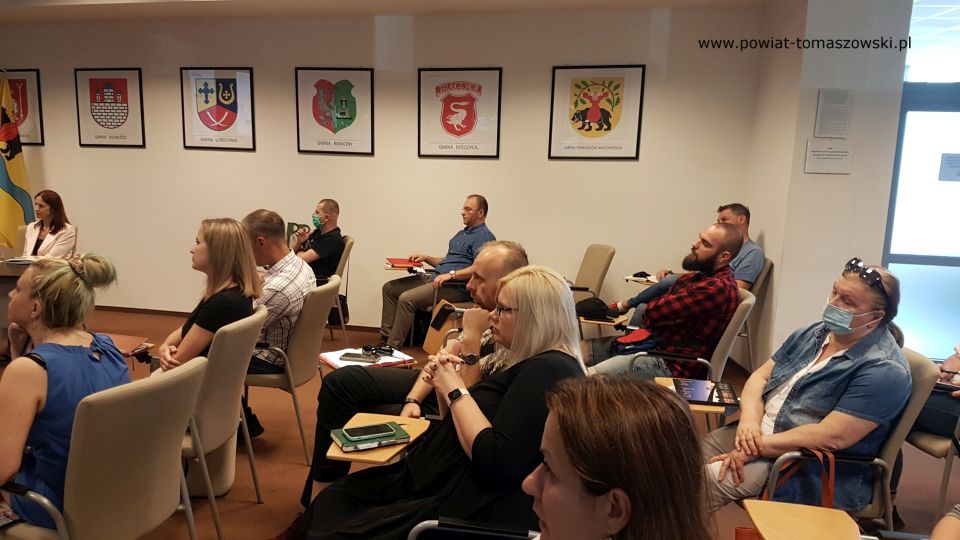 Na zdjęciu: zdjęcie ze spotkania z przedsiębiorcami z powiatu tomaszowskiego, zorganizowane przez ŁARR 10 sierpnia 2021 roku w Starostwie Powiatowym w Tomaszowie Mazowieckim Na zdjęciu: zdjęcie ze spotkania z przedsiębiorcami z powiatu tomaszowskiego, zorganizowane przez ŁARR 10 sierpnia 2021 roku w Starostwie Powiatowym w Tomaszowie Mazowieckim