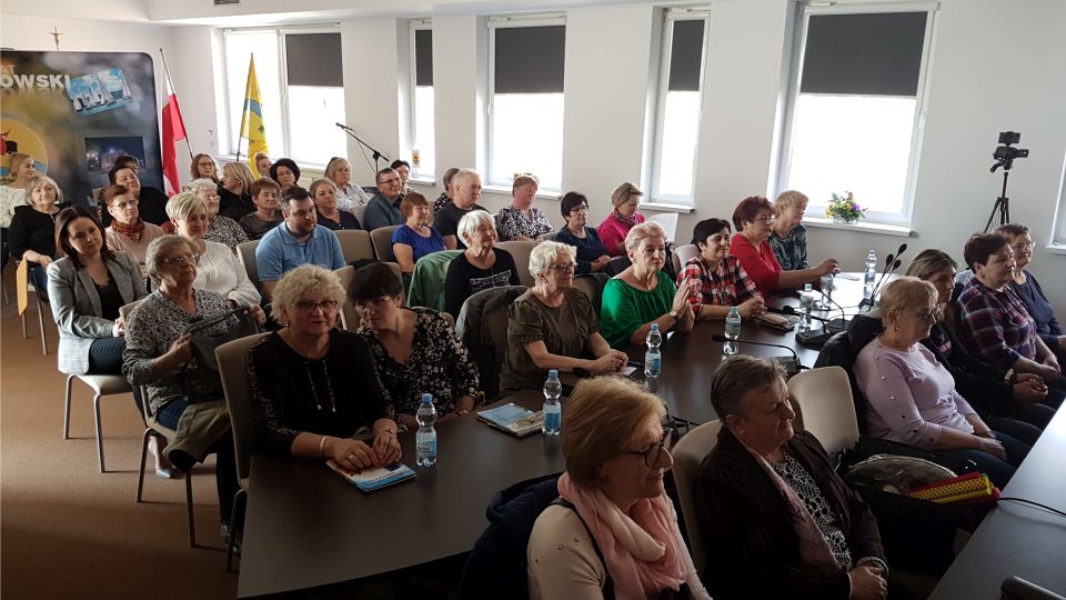 Zdjęcie ze szkolenia przygotowanego dla Kół Gospodyń Wiejskich pt. „Zdrowy styl życia, zdrowy styl bycia” zorganizowane przez Powiatowe Biuro Doradztwa Rolniczego w Tomaszowie Mazowieckim w piątek, 25 marca 2022 roku Zdjęcie ze szkolenia przygotowanego dla Kół Gospodyń Wiejskich pt. „Zdrowy styl życia, zdrowy styl bycia” zorganizowane przez Powiatowe Biuro Doradztwa Rolniczego w Tomaszowie Mazowieckim w piątek, 25 marca 2022 roku