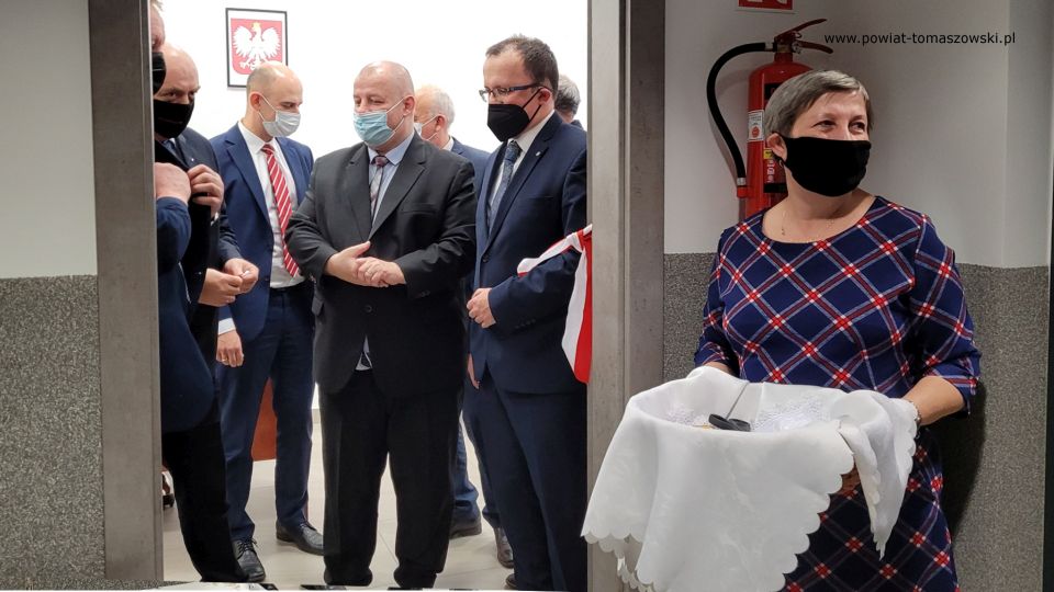 Na zdjęciu:: uczestnicy uroczystego otwarcia nowej siedziby Powiatowego Zespołu Doradztwa Rolniczego w Tomaszowie Mazowieckim, które odbyło się w poniedziałek, 29 listopada 2021 roku, w Powiatowym Centrum Animacji Społecznej 