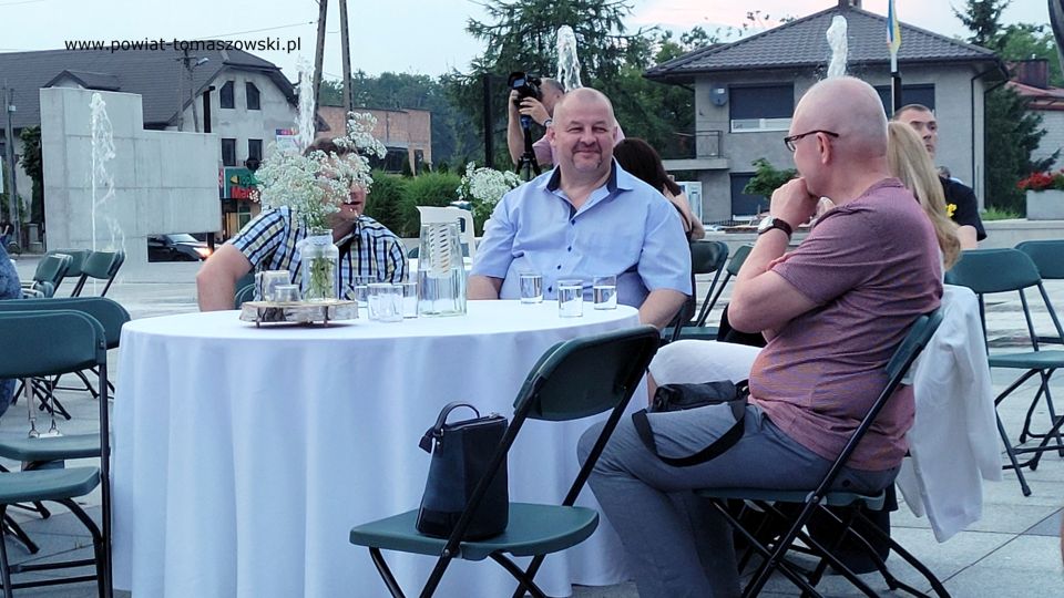 Na zdjęciu: zdjęcie z Folk Fashion Show 2021 w Lubochni – pokazu mody ludowej, który odbył się 17 lipca 2021 roku w Lubochni