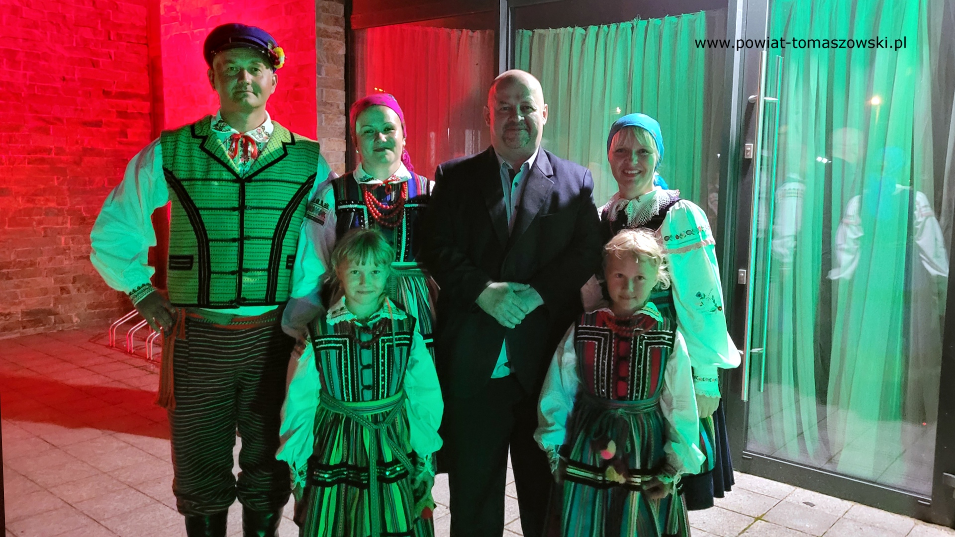 Na zdjęciu: zdjęcie z Folk Fashion Show 2021 w Lubochni – pokazu mody ludowej, który odbył się 17 lipca 2021 roku w Lubochni