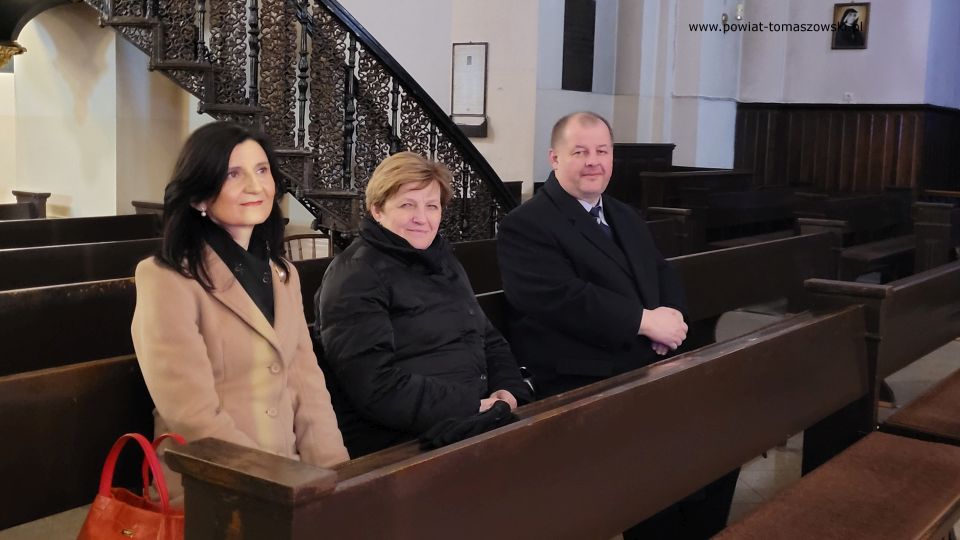Zdjęcie z ostatniej mszy podczas rekolekcji dla szkół ponadpodstawowych, która została odprawiona w środę, 18 marca 2022 roku o godzinie 12.00 w Sanktuarium Świętego Antoniego w Tomaszowie Mazowieckim