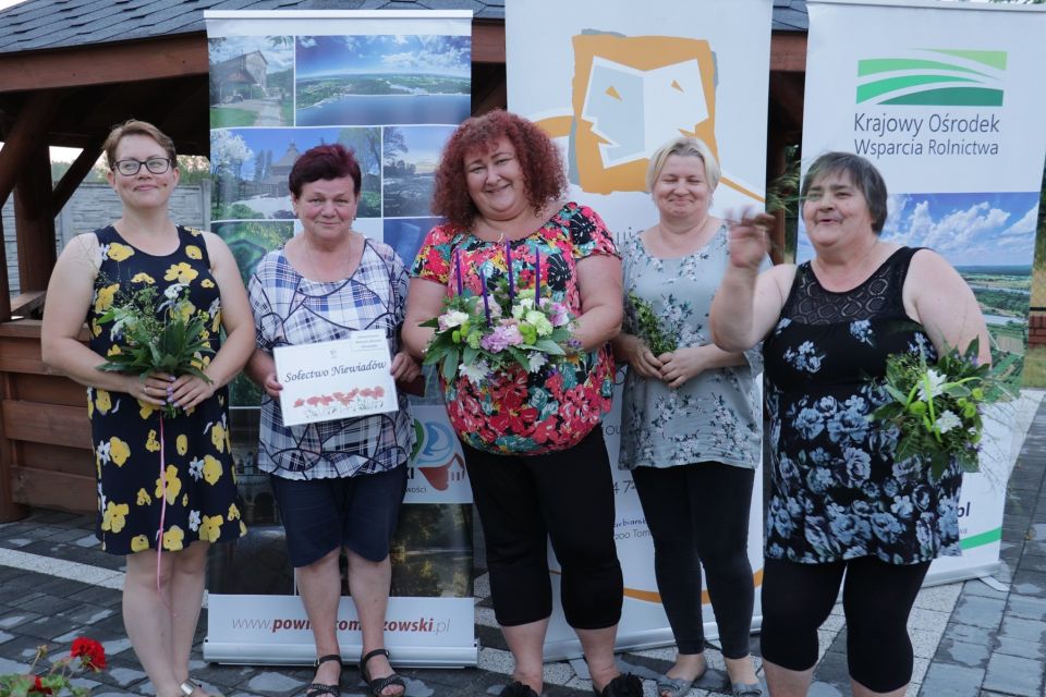 zdjęcie z Biesiady Świętojańskiej, która odbyła się 23 czerwca 2021 roku, zorganizowana przez Powiatowe Centrum Animacji Społecznej w  Tomaszowie Mazowieckim