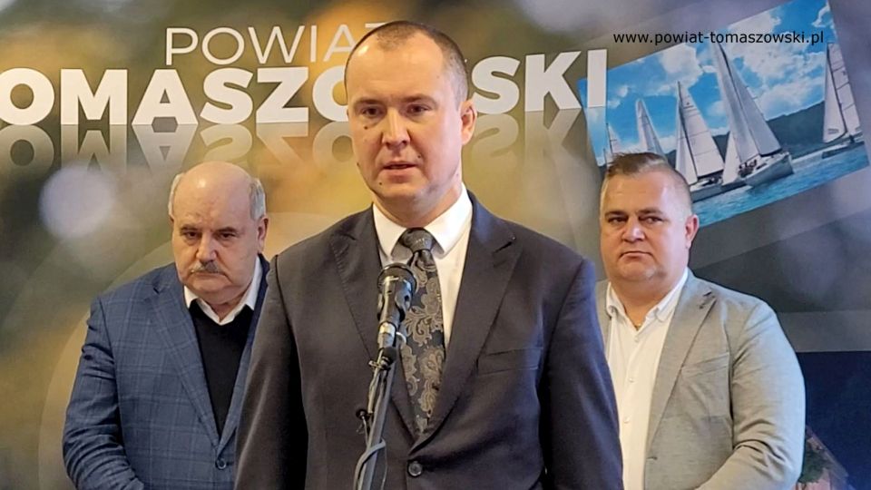 Na zdjęciu: uczestnicy konferencji prasowej, która odbyła się w sali konferencyjnej w Starostwie Powiatowym w Tomaszowie Mazowieckim w poniedziałek, 5 kwietnia 2022 roku, dotyczącej remontu szpitala przy ulicy Niskiej w Tomaszowie Mazowieckim Na zdjęciu: uczestnicy konferencji prasowej, która odbyła się w sali konferencyjnej w Starostwie Powiatowym w Tomaszowie Mazowieckim w poniedziałek, 5 kwietnia 2022 roku, dotyczącej remontu szpitala przy ulicy Niskiej w Tomaszowie Mazowieckim