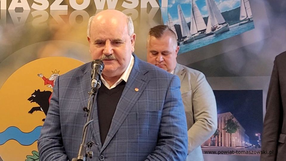 Na zdjęciu: uczestnicy konferencji prasowej, która odbyła się w sali konferencyjnej w Starostwie Powiatowym w Tomaszowie Mazowieckim w poniedziałek, 5 kwietnia 2022 roku, dotyczącej remontu szpitala przy ulicy Niskiej w Tomaszowie Mazowieckim Na zdjęciu: uczestnicy konferencji prasowej, która odbyła się w sali konferencyjnej w Starostwie Powiatowym w Tomaszowie Mazowieckim w poniedziałek, 5 kwietnia 2022 roku, dotyczącej remontu szpitala przy ulicy Niskiej w Tomaszowie Mazowieckim