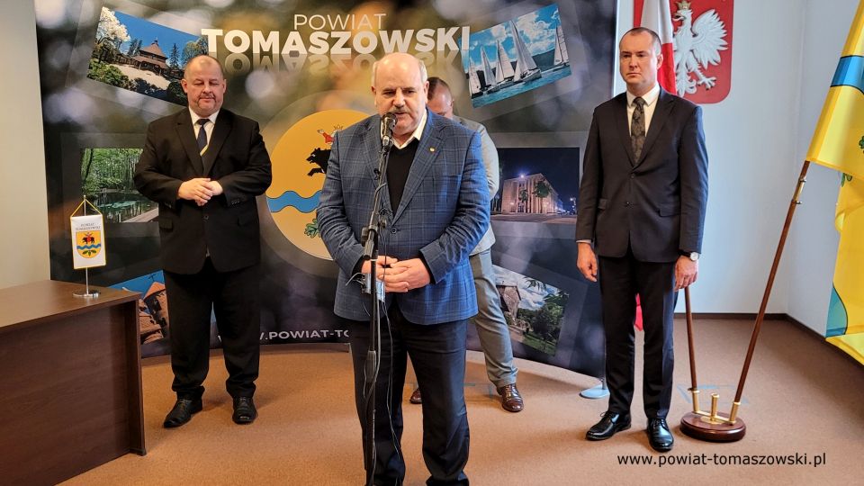 Na zdjęciu: uczestnicy konferencji prasowej, która odbyła się w sali konferencyjnej w Starostwie Powiatowym w Tomaszowie Mazowieckim w poniedziałek, 5 kwietnia 2022 roku, dotyczącej remontu szpitala przy ulicy Niskiej w Tomaszowie Mazowieckim Na zdjęciu: uczestnicy konferencji prasowej, która odbyła się w sali konferencyjnej w Starostwie Powiatowym w Tomaszowie Mazowieckim w poniedziałek, 5 kwietnia 2022 roku, dotyczącej remontu szpitala przy ulicy Niskiej w Tomaszowie Mazowieckim