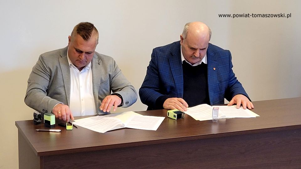 Na zdjęciu: uczestnicy konferencji prasowej, która odbyła się w sali konferencyjnej w Starostwie Powiatowym w Tomaszowie Mazowieckim w poniedziałek, 5 kwietnia 2022 roku, dotyczącej remontu szpitala przy ulicy Niskiej w Tomaszowie Mazowieckim Na zdjęciu: uczestnicy konferencji prasowej, która odbyła się w sali konferencyjnej w Starostwie Powiatowym w Tomaszowie Mazowieckim w poniedziałek, 5 kwietnia 2022 roku, dotyczącej remontu szpitala przy ulicy Niskiej w Tomaszowie Mazowieckim