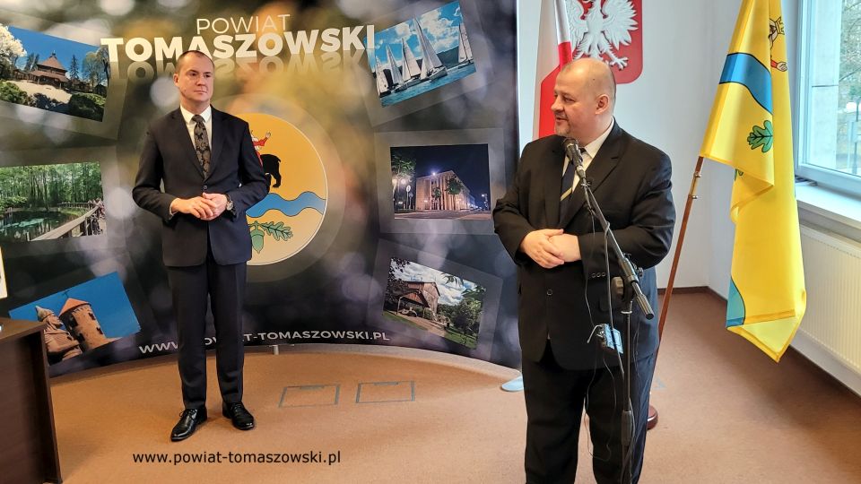 Na zdjęciu: uczestnicy konferencji prasowej, która odbyła się w sali konferencyjnej w Starostwie Powiatowym w Tomaszowie Mazowieckim w poniedziałek, 5 kwietnia 2022 roku, dotyczącej remontu szpitala przy ulicy Niskiej w Tomaszowie Mazowieckim Na zdjęciu: uczestnicy konferencji prasowej, która odbyła się w sali konferencyjnej w Starostwie Powiatowym w Tomaszowie Mazowieckim w poniedziałek, 5 kwietnia 2022 roku, dotyczącej remontu szpitala przy ulicy Niskiej w Tomaszowie Mazowieckim