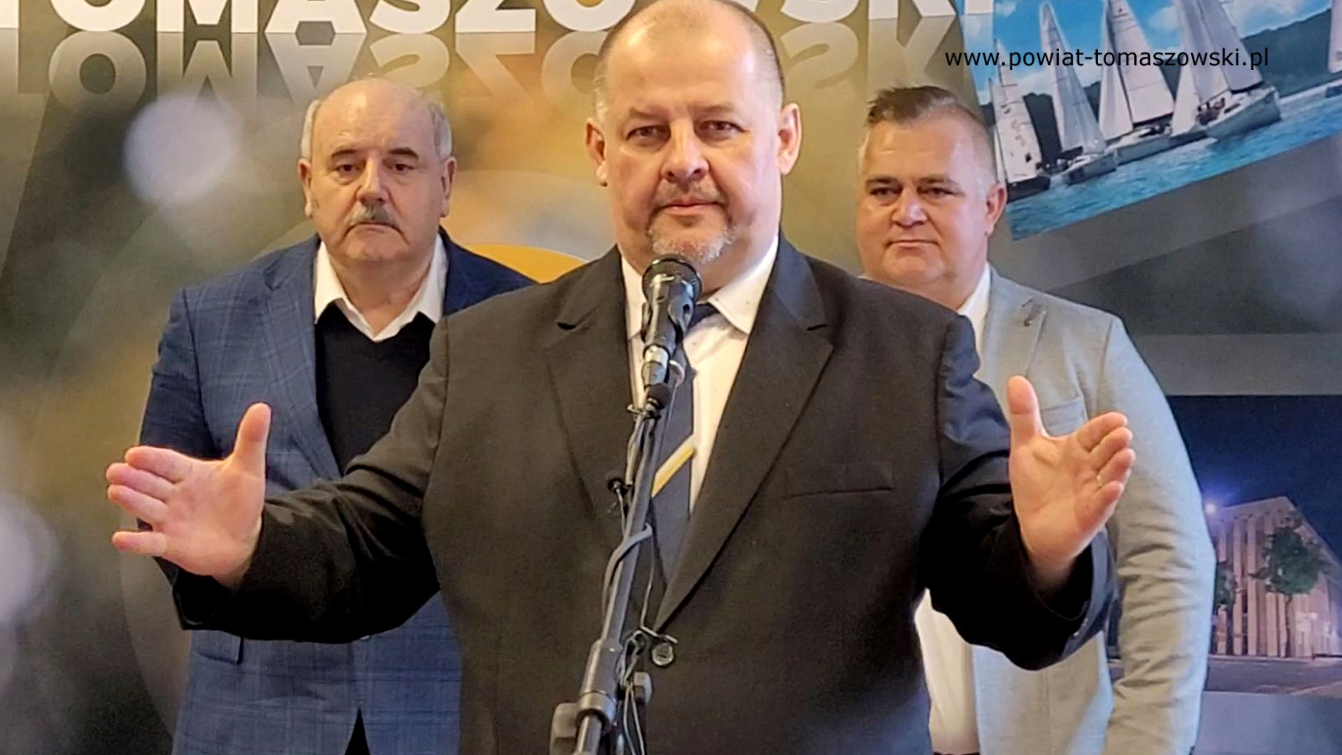 Na zdjęciu: uczestnicy konferencji prasowej, która odbyła się w sali konferencyjnej w Starostwie Powiatowym w Tomaszowie Mazowieckim w poniedziałek, 5 kwietnia 2022 roku, dotyczącej remontu szpitala przy ulicy Niskiej w Tomaszowie Mazowieckim Na zdjęciu: uczestnicy konferencji prasowej, która odbyła się w sali konferencyjnej w Starostwie Powiatowym w Tomaszowie Mazowieckim w poniedziałek, 5 kwietnia 2022 roku, dotyczącej remontu szpitala przy ulicy Niskiej w Tomaszowie Mazowieckim