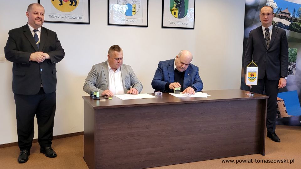 Na zdjęciu: uczestnicy konferencji prasowej, która odbyła się w sali konferencyjnej w Starostwie Powiatowym w Tomaszowie Mazowieckim w poniedziałek, 5 kwietnia 2022 roku, dotyczącej remontu szpitala przy ulicy Niskiej w Tomaszowie Mazowieckim Na zdjęciu: uczestnicy konferencji prasowej, która odbyła się w sali konferencyjnej w Starostwie Powiatowym w Tomaszowie Mazowieckim w poniedziałek, 5 kwietnia 2022 roku, dotyczącej remontu szpitala przy ulicy Niskiej w Tomaszowie Mazowieckim
