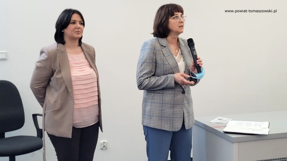 Zdjęcie z Konferencji „Planowanie ścieżki edukacyjno-zawodowej po szkole podstawowej”, zorganizowanej przez Starostwo Powiatowe w Tomaszowie Mazowieckim, podczas której została przedstawiona oferta szkół ponadpodstawowych dla uczniów klas ósmych, którzy w tym roku zakończą edukację w szkołach podstawowych i od przyszłego roku rozpoczną naukę w szkołach ponadpodstawowych