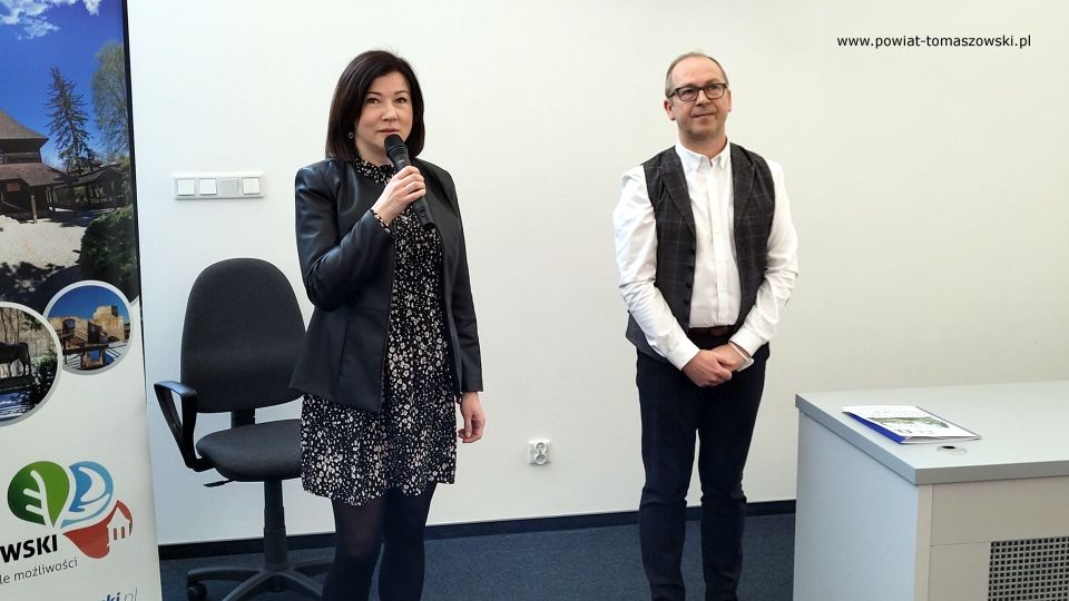 Zdjęcie z Konferencji „Planowanie ścieżki edukacyjno-zawodowej po szkole podstawowej”, zorganizowanej przez Starostwo Powiatowe w Tomaszowie Mazowieckim, podczas której została przedstawiona oferta szkół ponadpodstawowych dla uczniów klas ósmych, którzy w tym roku zakończą edukację w szkołach podstawowych i od przyszłego roku rozpoczną naukę w szkołach ponadpodstawowych