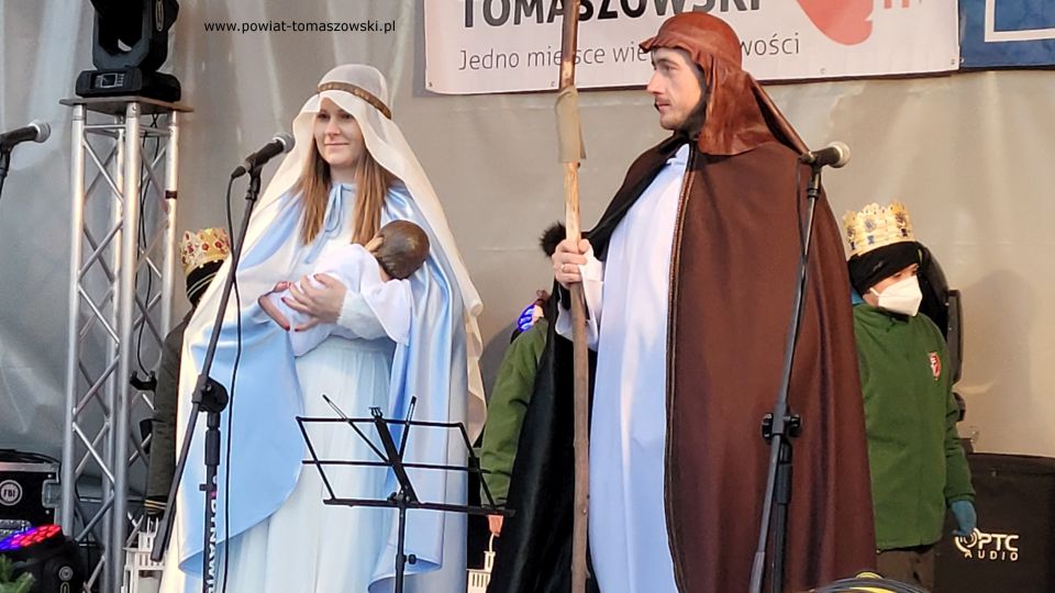 Na zdjęciu: uczestnicy 10. edycji Orszaku Trzech Króli, który odbył się w czwartek, 6 stycznia 2022 roku w Tomaszowie Mazowieckim Na zdjęciu: uczestnicy 10. edycji Orszaku Trzech Króli, który odbył się w czwartek, 6 stycznia 2022 roku w Tomaszowie Mazowieckim