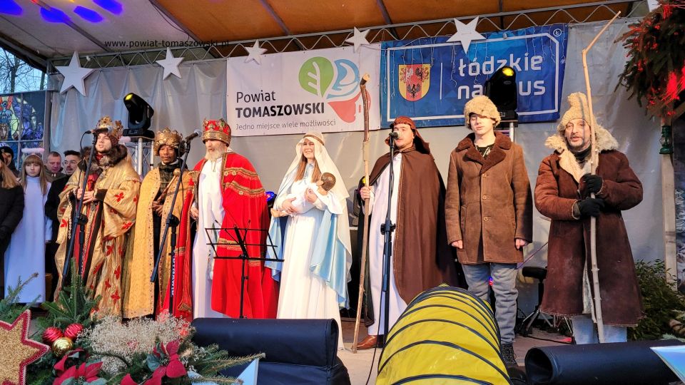 Na zdjęciu: uczestnicy 10. edycji Orszaku Trzech Króli, który odbył się w czwartek, 6 stycznia 2022 roku w Tomaszowie Mazowieckim Na zdjęciu: uczestnicy 10. edycji Orszaku Trzech Króli, który odbył się w czwartek, 6 stycznia 2022 roku w Tomaszowie Mazowieckim