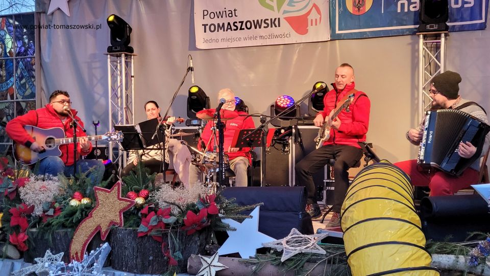 Na zdjęciu: uczestnicy 10. edycji Orszaku Trzech Króli, który odbył się w czwartek, 6 stycznia 2022 roku w Tomaszowie Mazowieckim Na zdjęciu: uczestnicy 10. edycji Orszaku Trzech Króli, który odbył się w czwartek, 6 stycznia 2022 roku w Tomaszowie Mazowieckim