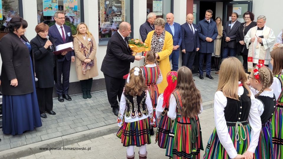 Na zdjęciu: zdjęcie z oficjalnego otwarcia Powiatowego Centrum Animacji Społecznej w Tomaszowie Mazowieckim, które odbyło się w niedzielę, 17 października 2021 roku