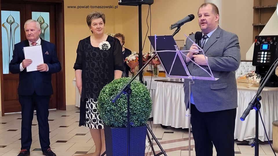 Na zdjęciu: zdjęcie z Dnia Seniora połączonego z obchodami 103. rocznicy odzyskania niepodległości przez Polskę w Krajowym Stowarzyszeniu Seniorów „Pasja” z Tomaszowa Mazowieckiego, które odbyło się w czwartek, 12 listopada 2021 roku, w Restauracji Janosik