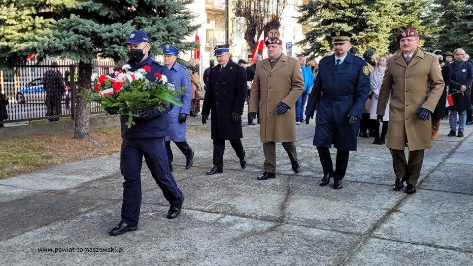 Na zdjęciu: zdjęcie z obchodów 103. Rocznicy odzyskania niepodległości przez Polskę, które odbyły się 11 listopada 2021 roku na pl. Kościuszki w Tomaszowie Mazowieckim