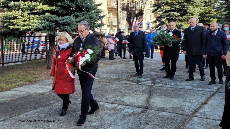 Na zdjęciu: zdjęcie z obchodów 103. Rocznicy odzyskania niepodległości przez Polskę, które odbyły się 11 listopada 2021 roku na pl. Kościuszki w Tomaszowie Mazowieckim