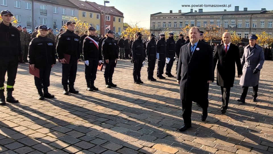 Na zdjęciu: zdjęcie z obchodów 103. Rocznicy odzyskania niepodległości przez Polskę, które odbyły się 11 listopada 2021 roku na pl. Kościuszki w Tomaszowie Mazowieckim