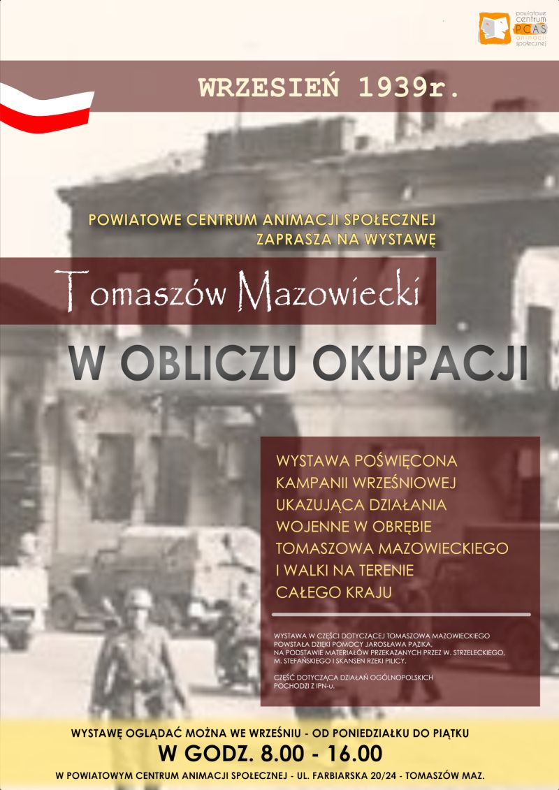 Na zdjęciu: plakat Powiatowego Centrum Animacji Społecznej informujący o wystawie pt. „Tomaszów Mazowiecki w obliczu okupacji”, którą można oglądać od 1 do 30 września 2021 roku przed budynkiem PCAS w Tomaszowie Mazowieckim ul. Farbiarska 20/24