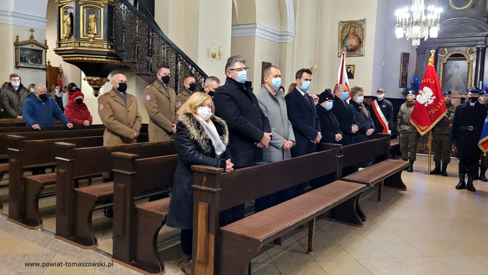 Na zdjęciu: uczestnicy obchodów159. rocznicy wybuchu powstania styczniowego, które odbyły się w Tomaszowie Mazowieckim w piątek, 21 stycznia 2022 roku