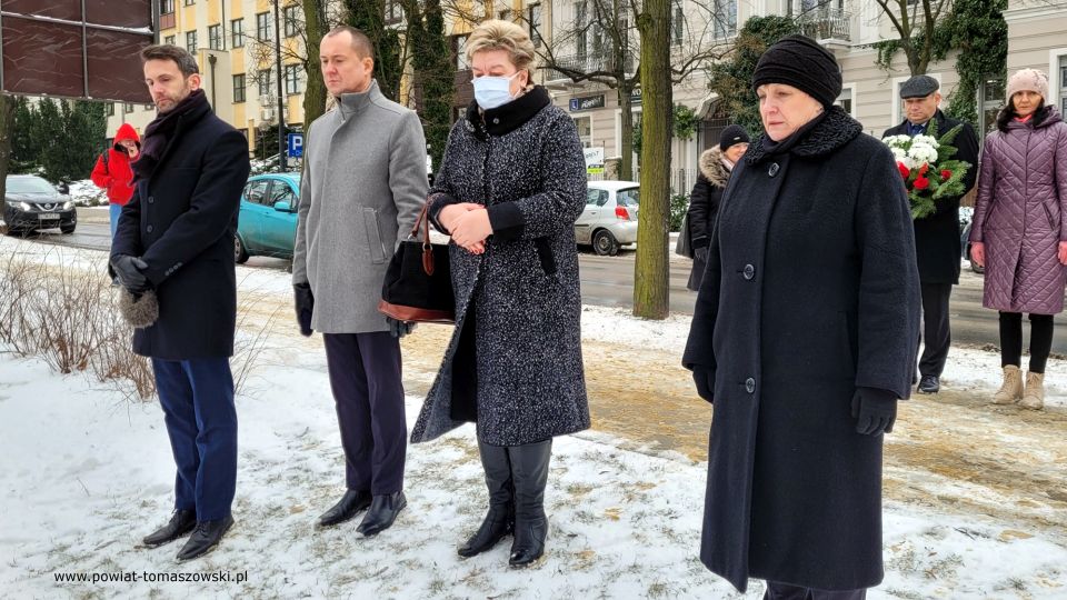 Na zdjęciu: uczestnicy obchodów159. rocznicy wybuchu powstania styczniowego, które odbyły się w Tomaszowie Mazowieckim w piątek, 21 stycznia 2022 roku