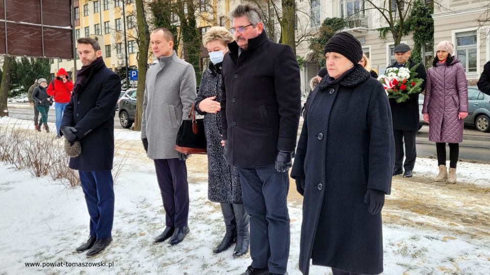Na zdjęciu: uczestnicy obchodów159. rocznicy wybuchu powstania styczniowego, które odbyły się w Tomaszowie Mazowieckim w piątek, 21 stycznia 2022 roku