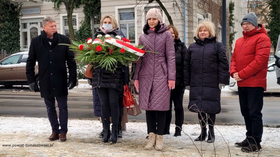 Na zdjęciu: uczestnicy obchodów159. rocznicy wybuchu powstania styczniowego, które odbyły się w Tomaszowie Mazowieckim w piątek, 21 stycznia 2022 roku
