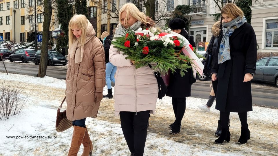 Na zdjęciu: uczestnicy obchodów159. rocznicy wybuchu powstania styczniowego, które odbyły się w Tomaszowie Mazowieckim w piątek, 21 stycznia 2022 roku
