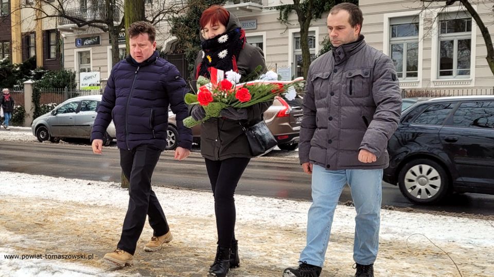 Na zdjęciu: uczestnicy obchodów159. rocznicy wybuchu powstania styczniowego, które odbyły się w Tomaszowie Mazowieckim w piątek, 21 stycznia 2022 roku