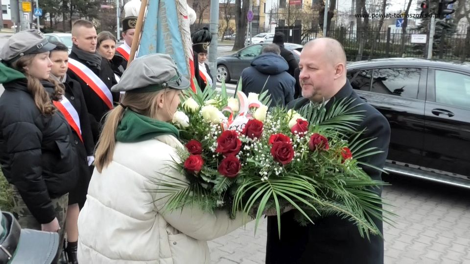 Na zdjęciu: uczestnicy uroczystości, podczas której nadano imię gen. bryg. Stanisława Sojczyńskiego ps. Warszyc dworcowi kolejowemu w Radomsku, która odbyła się w sobotę, 19 lutego 2022 roku w Radomsku Na zdjęciu: uczestnicy uroczystości, podczas której nadano imię gen. bryg. Stanisława Sojczyńskiego ps. Warszyc dworcowi kolejowemu w Radomsku, która odbyła się w sobotę, 19 lutego 2022 roku w Radomsku