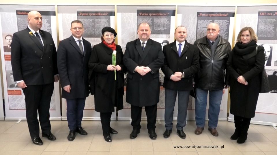 Na zdjęciu: uczestnicy uroczystości, podczas której nadano imię gen. bryg. Stanisława Sojczyńskiego ps. Warszyc dworcowi kolejowemu w Radomsku, która odbyła się w sobotę, 19 lutego 2022 roku w Radomsku Na zdjęciu: uczestnicy uroczystości, podczas której nadano imię gen. bryg. Stanisława Sojczyńskiego ps. Warszyc dworcowi kolejowemu w Radomsku, która odbyła się w sobotę, 19 lutego 2022 roku w Radomsku