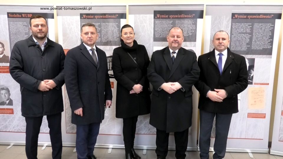 Na zdjęciu: uczestnicy uroczystości, podczas której nadano imię gen. bryg. Stanisława Sojczyńskiego ps. Warszyc dworcowi kolejowemu w Radomsku, która odbyła się w sobotę, 19 lutego 2022 roku w Radomsku Na zdjęciu: uczestnicy uroczystości, podczas której nadano imię gen. bryg. Stanisława Sojczyńskiego ps. Warszyc dworcowi kolejowemu w Radomsku, która odbyła się w sobotę, 19 lutego 2022 roku w Radomsku